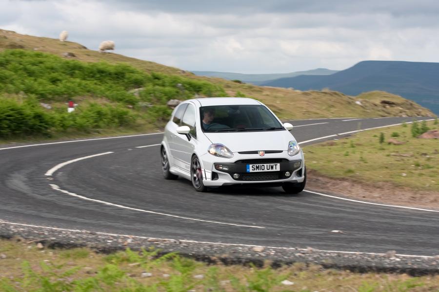  Abarth Punto Evo (199) 2010 года  (UK) (фото 5 из 45)